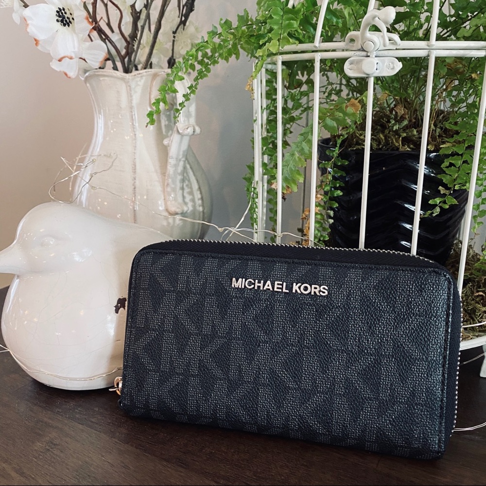 Michael Kors zipper wallet